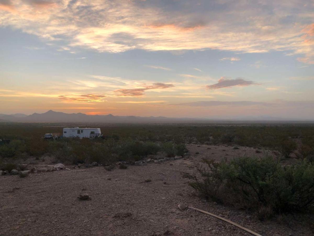 Camping At Desert Gardens Oasis In Lobo, Tx バン・ホーン エクステリア 写真