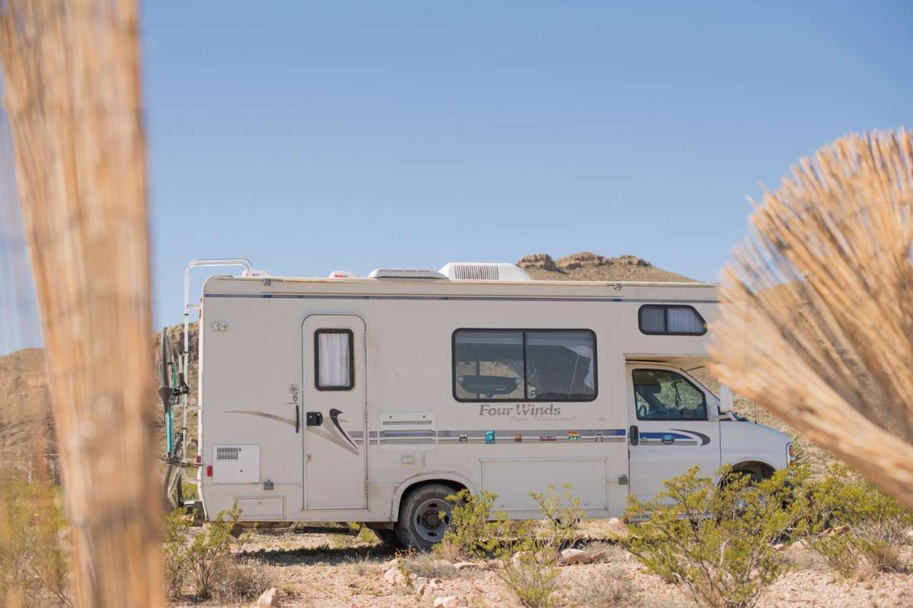 Camping At Desert Gardens Oasis In Lobo, Tx バン・ホーン エクステリア 写真