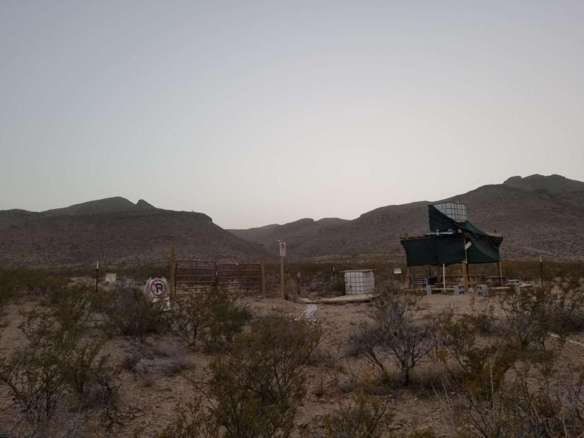 Camping At Desert Gardens Oasis In Lobo, Tx バン・ホーン エクステリア 写真