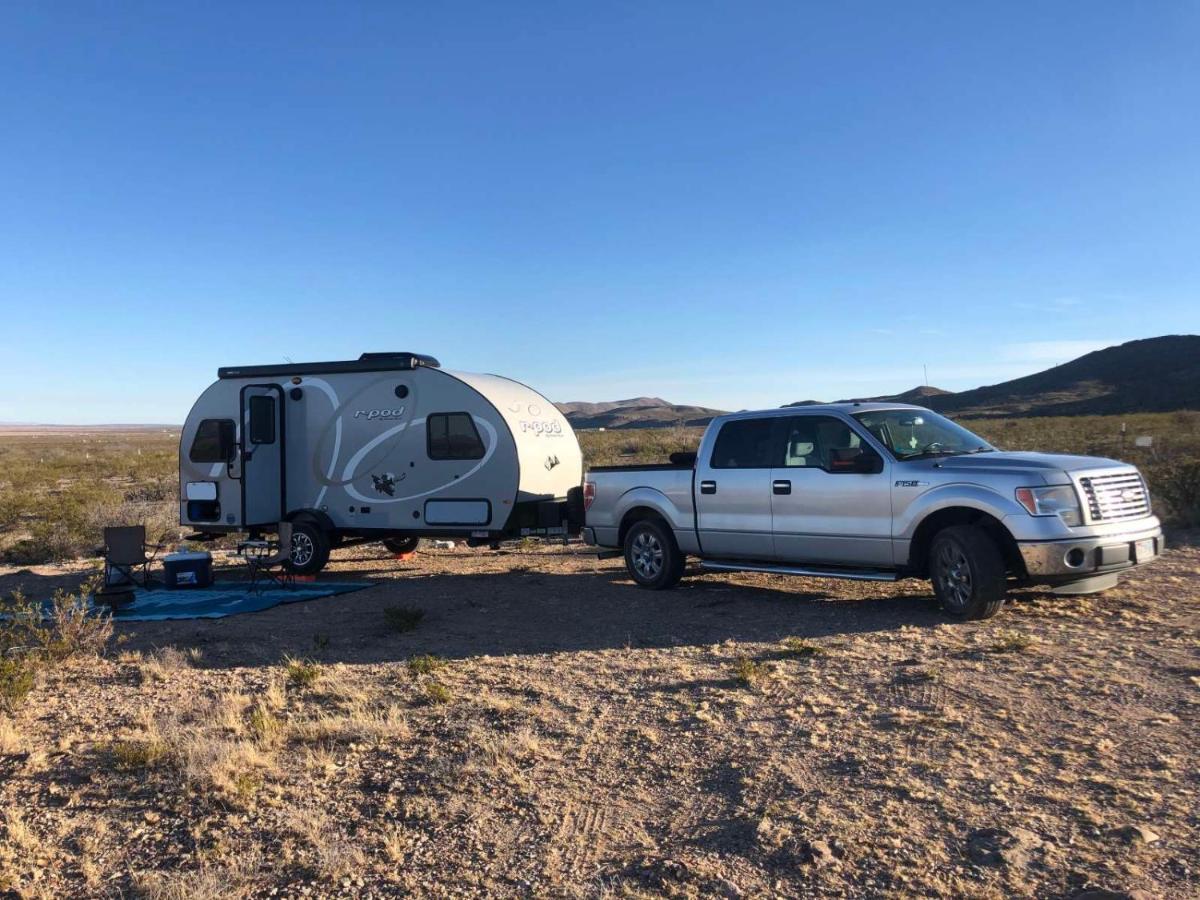 Camping At Desert Gardens Oasis In Lobo, Tx バン・ホーン エクステリア 写真