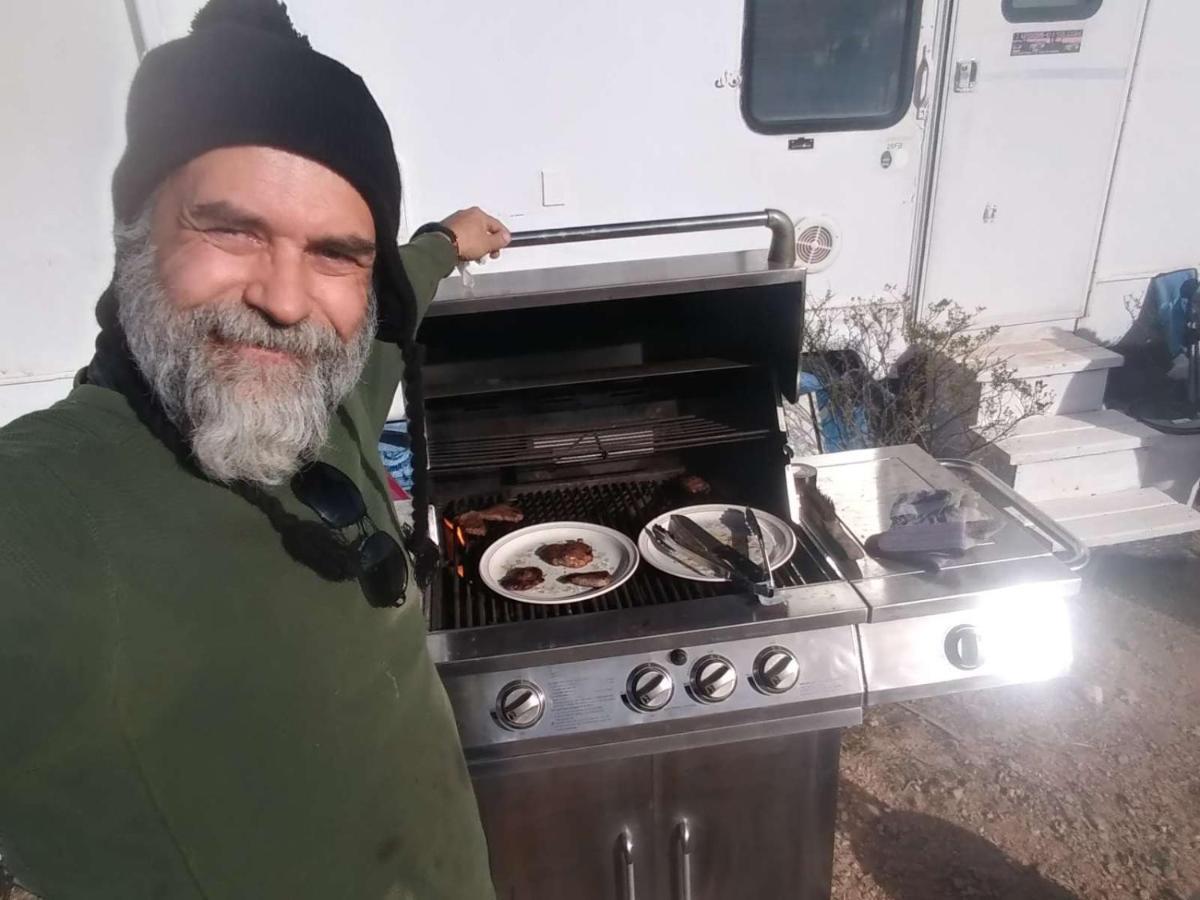 Camping At Desert Gardens Oasis In Lobo, Tx バン・ホーン エクステリア 写真