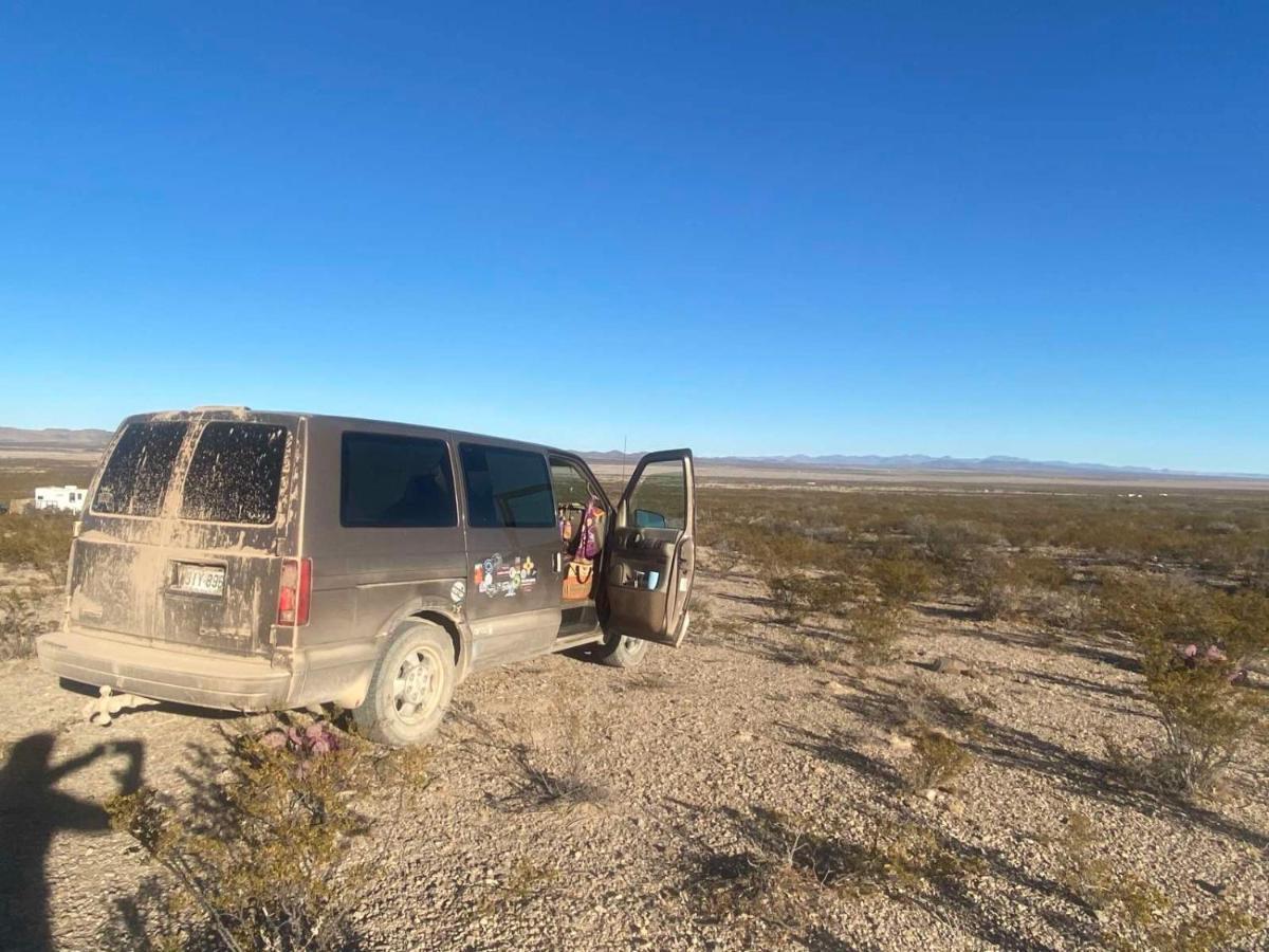 Camping At Desert Gardens Oasis In Lobo, Tx バン・ホーン エクステリア 写真